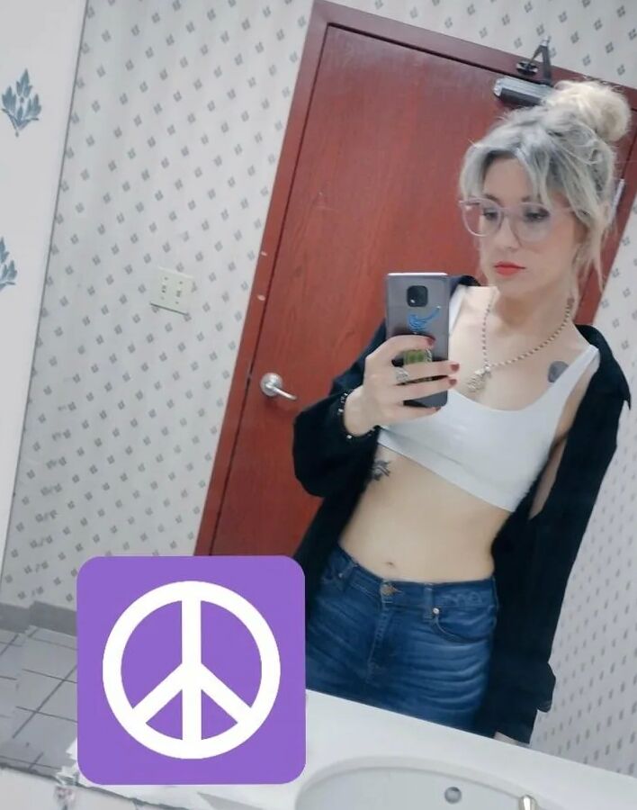Lindy Laine Mason - FinDom Princess Free Photos