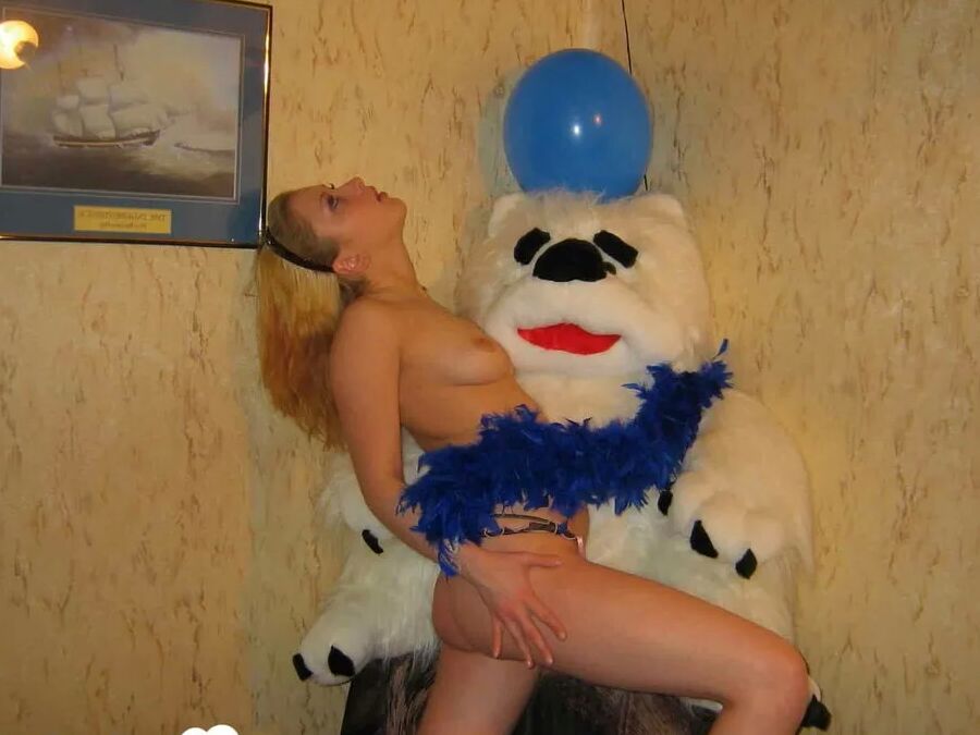 Hot girlfriend takes her clothes off on camera