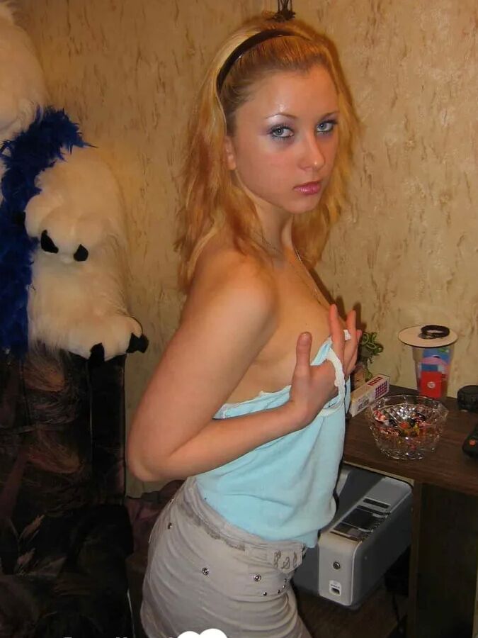 Hot girlfriend takes her clothes off on camera