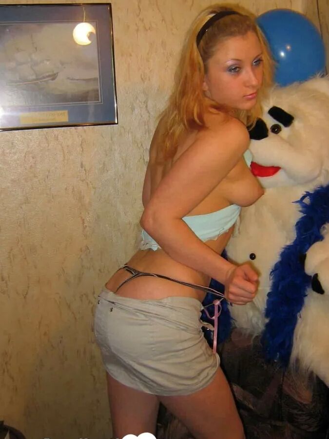Hot girlfriend takes her clothes off on camera