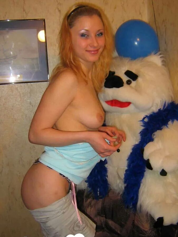 Hot girlfriend takes her clothes off on camera