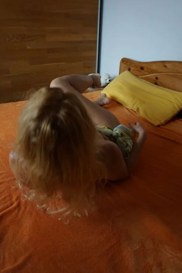 Blonde mature posing in bed