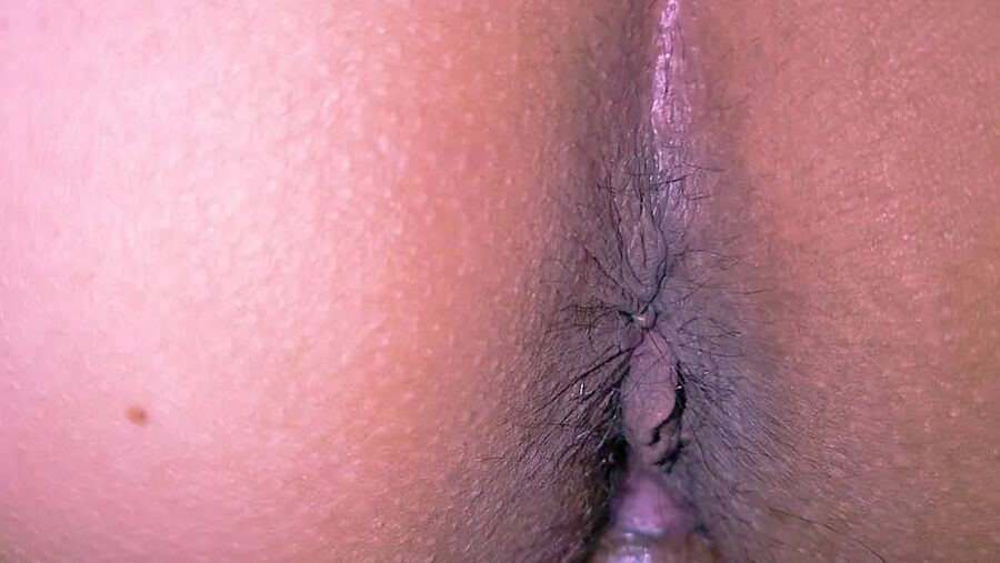 She spreads her ass to recieve my milk