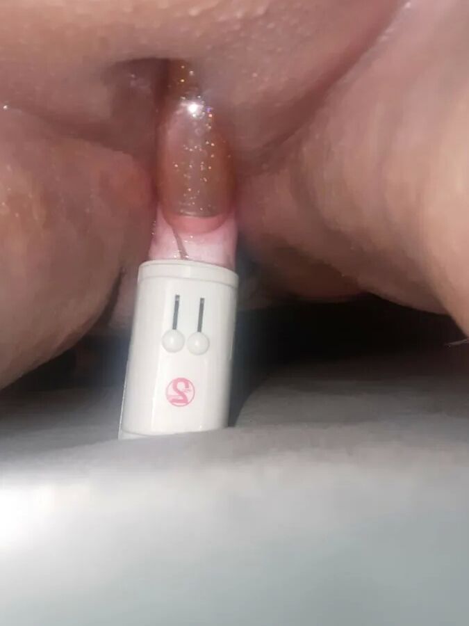 Fat Slut Shows Her Big Udders N Cunt