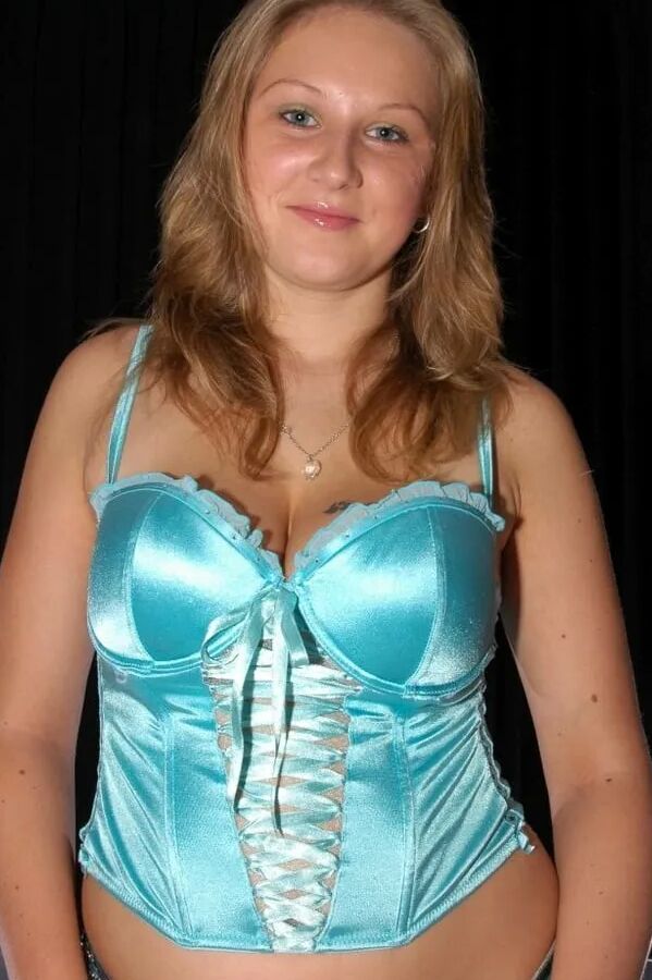Photo shoot with blonde BBW Denisa