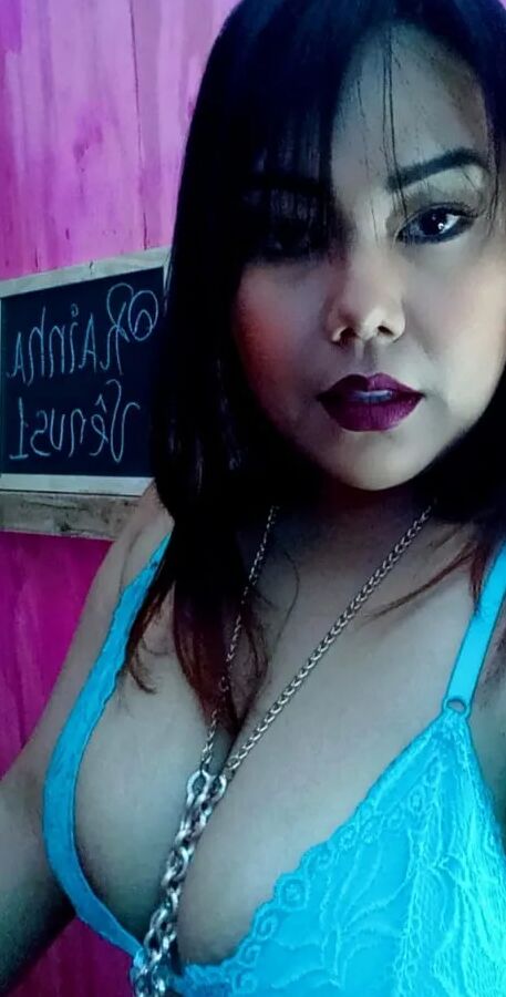 Queen Venus modestly