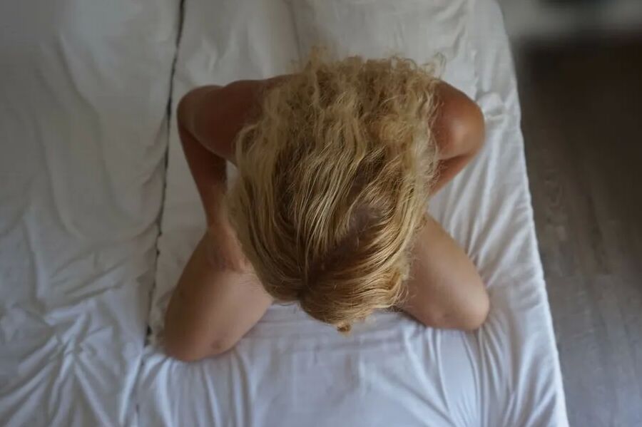 Naked posing and sex in bed