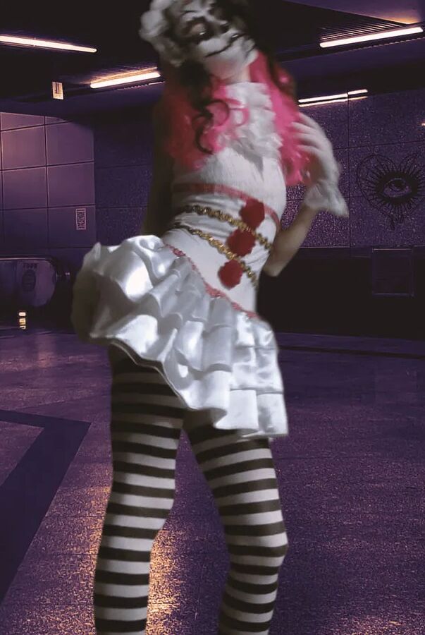 I'm a cute horny zombie girl