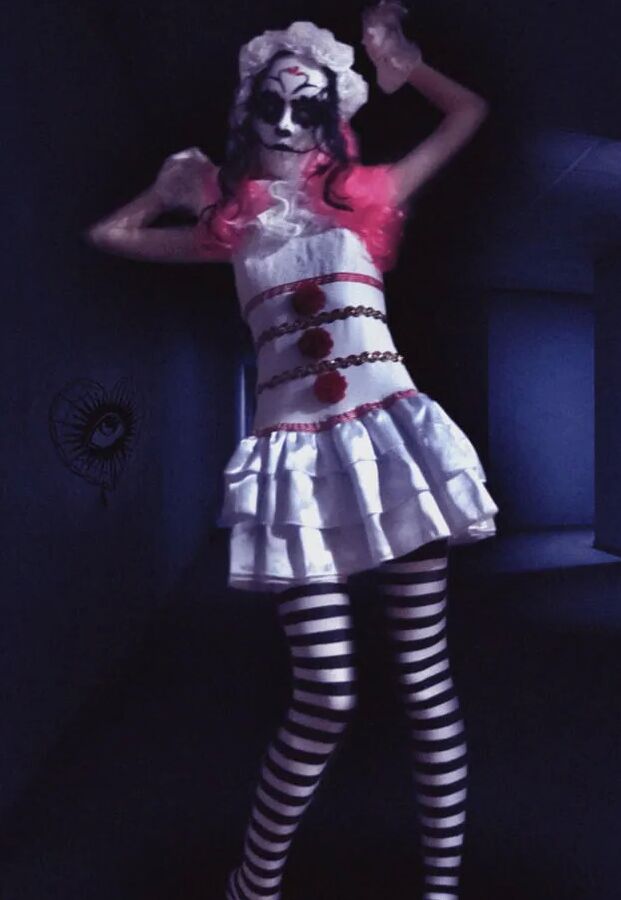 I'm a cute horny zombie girl