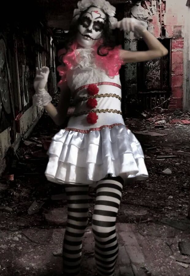 I'm a cute horny zombie girl