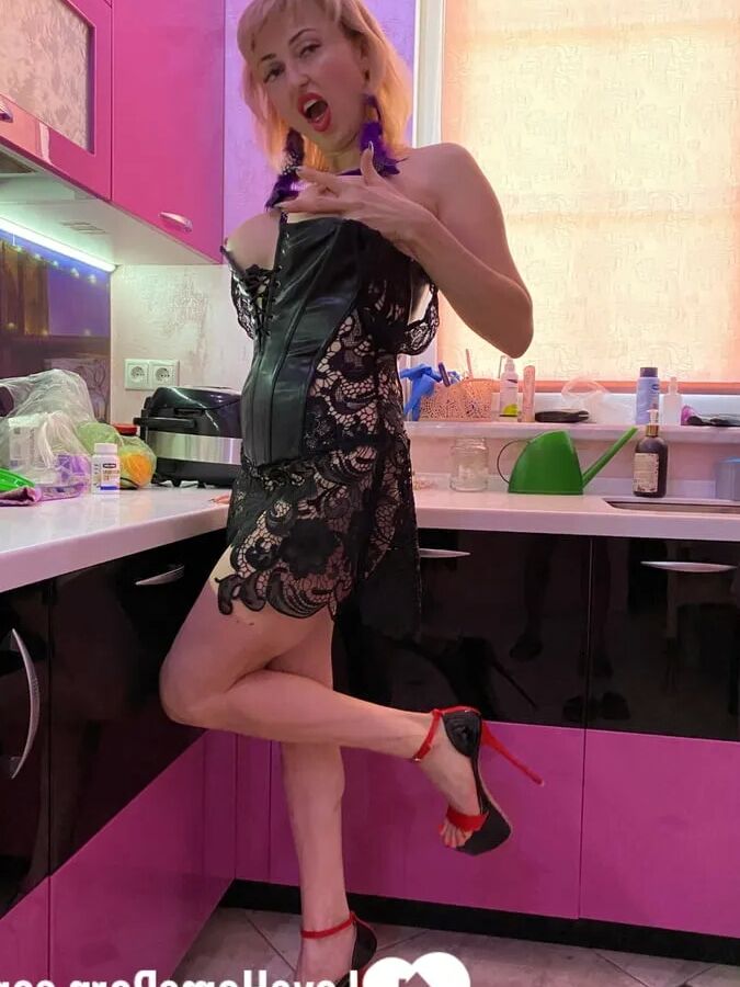 MILF next door seduces me with her tits