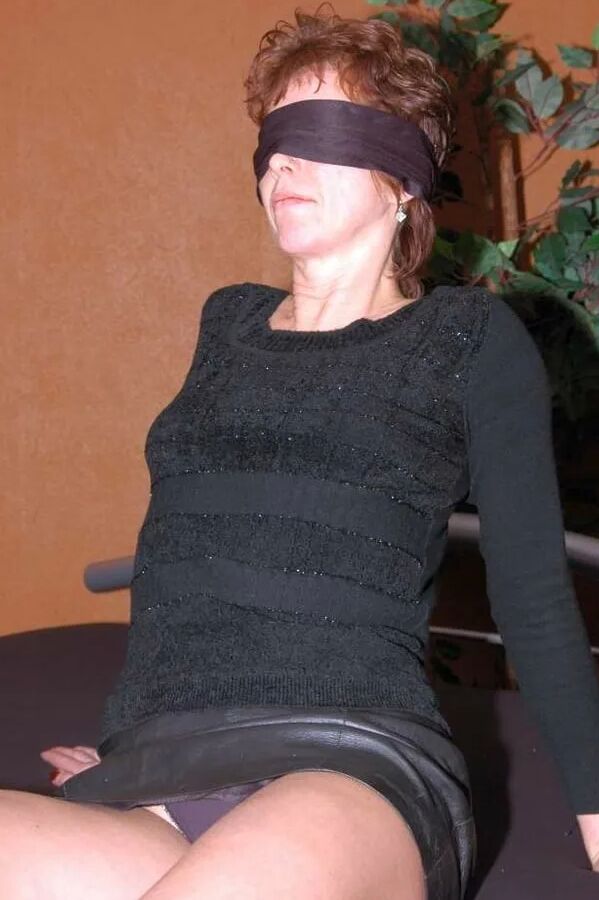 Photo shoot with the submissive MILF Angie blindfolded