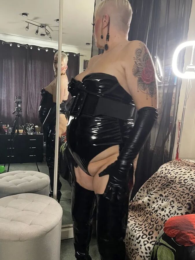 SLUT 613 B