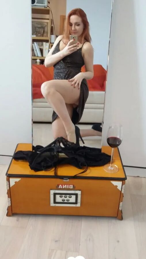 I just love taking nudes in the mirrors