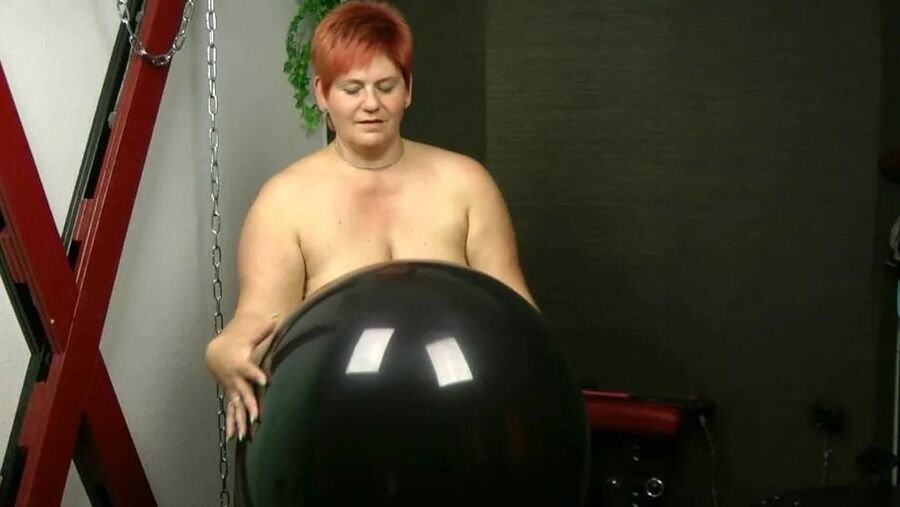 Naked with big black balloon