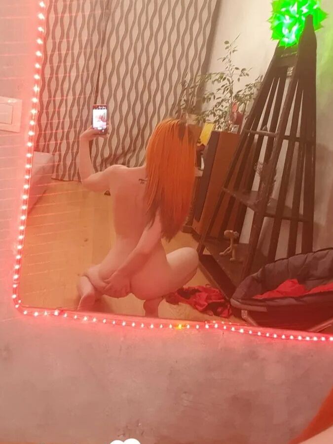 Extraordinary redhead knows how to do naughty poses