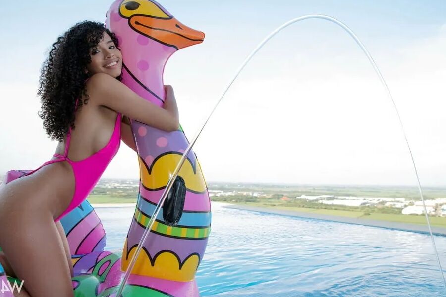 Valery Ponce: Playful