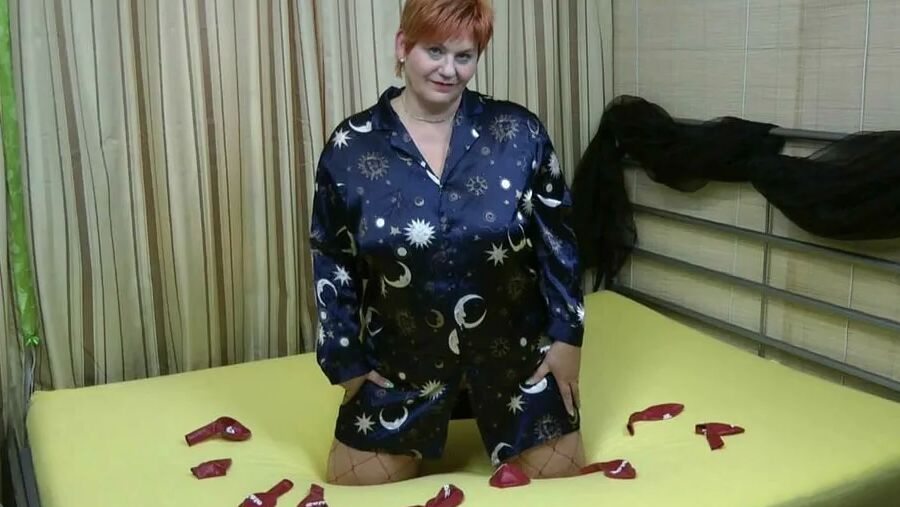 Naked balloon games