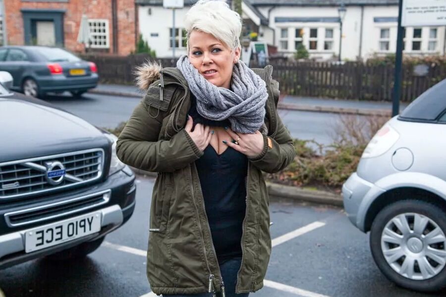 It’s wrong to show your pussy in public at UK-Flashers