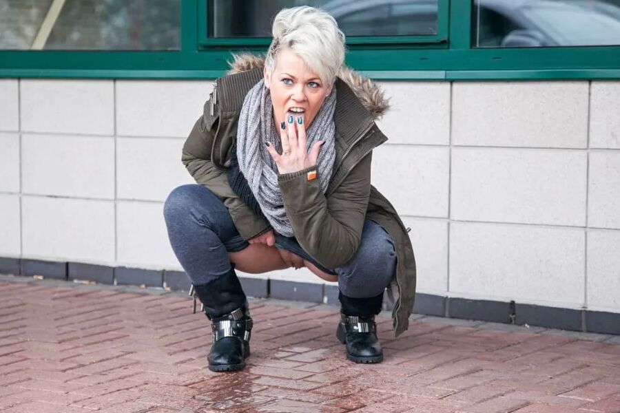It’s wrong to show your pussy in public at UK-Flashers