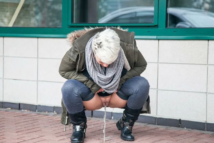 It’s wrong to show your pussy in public at UK-Flashers