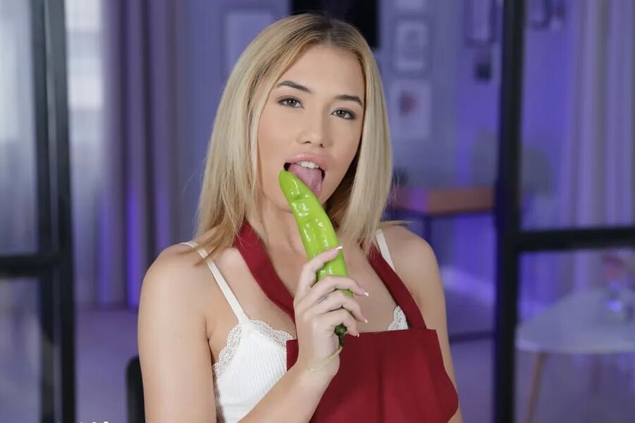 Thanksgiving threesome with hot new pervert girl Rika Fane
