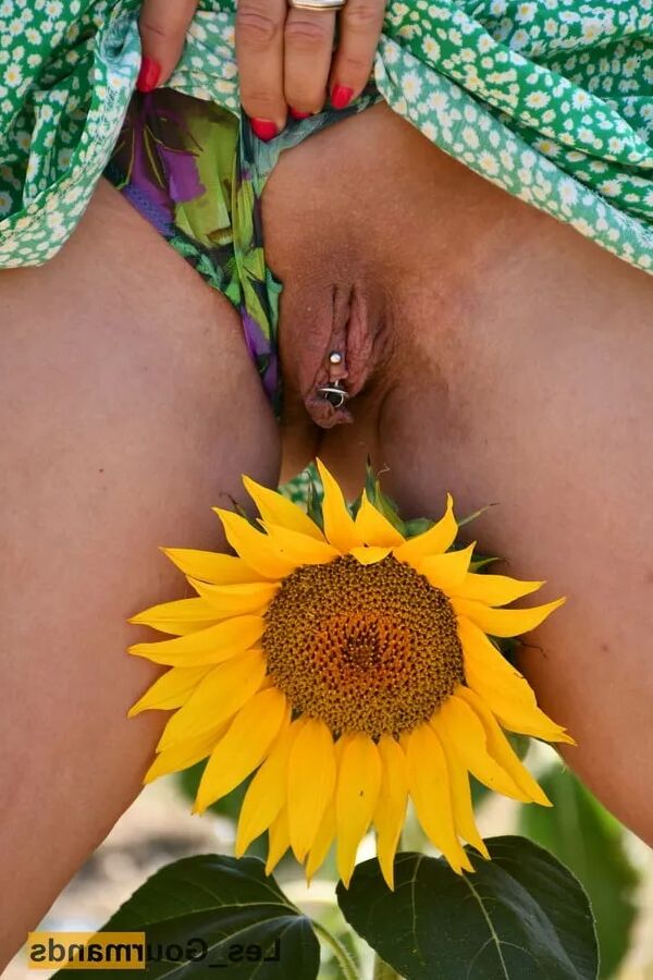 MILF Sexy outdoors in flowery underwear