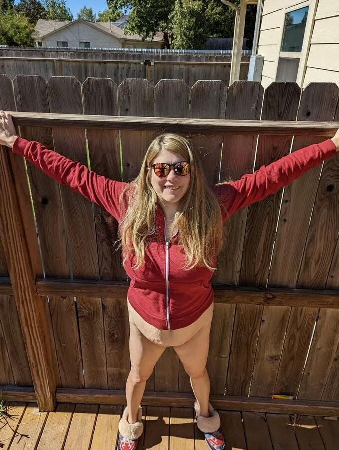 Lit out, Tits out