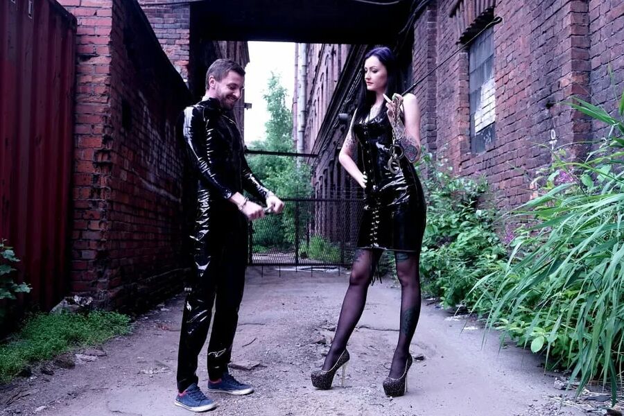 Gentle female domination. Rope bondage.