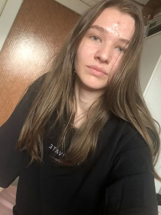 18yo skinny German Teen Girl, small tits, huge labia