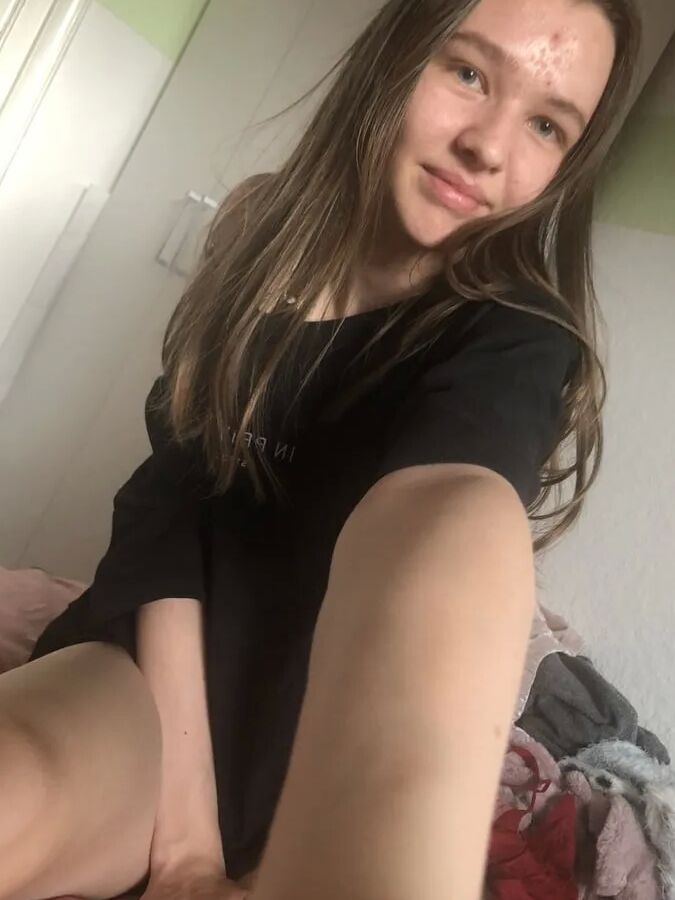 18yo skinny German Teen Girl, small tits, huge labia