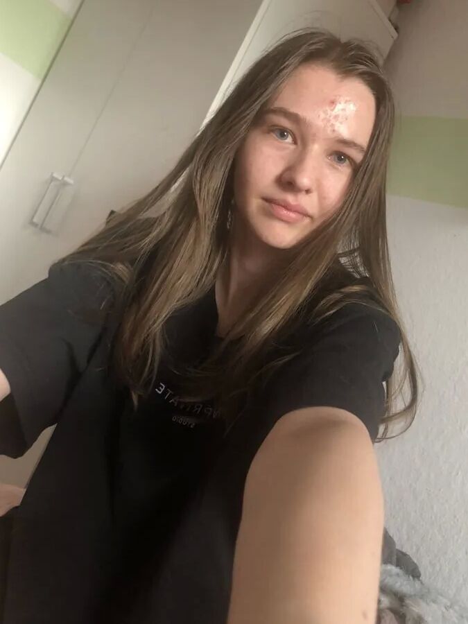 18yo skinny German Teen Girl, small tits, huge labia