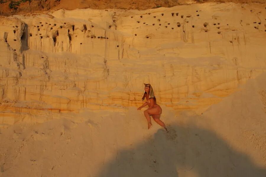 Be naked on sunset lighting - All in Orange