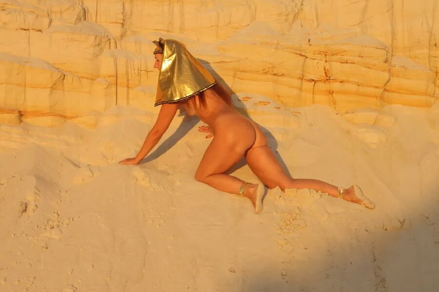 Be naked on sunset lighting - All in Orange