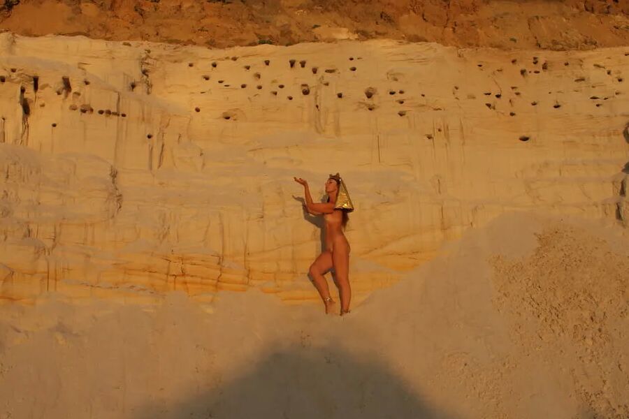 Be naked on sunset lighting - All in Orange