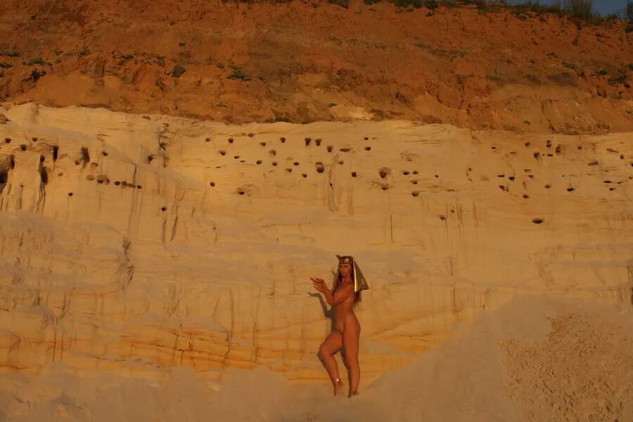 Be naked on sunset lighting - All in Orange