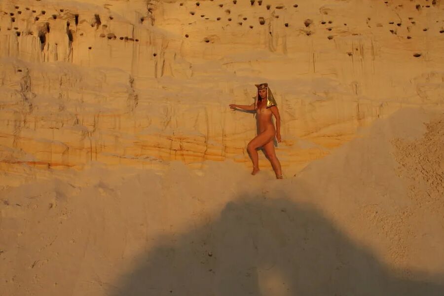 Be naked on sunset lighting - All in Orange