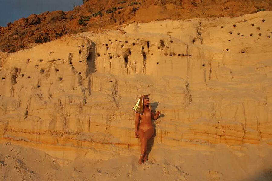 Be naked on sunset lighting - All in Orange