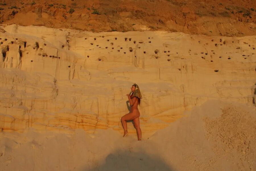 Be naked on sunset lighting - All in Orange