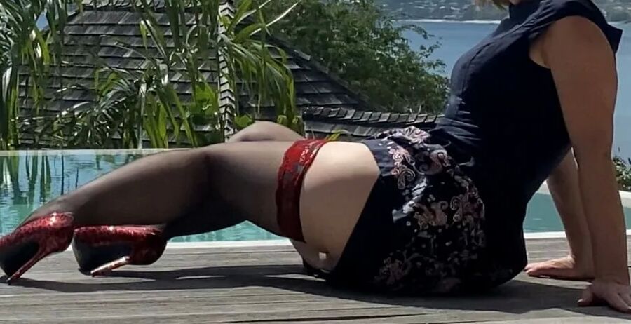 Naughty Sisi Posing At A Pool