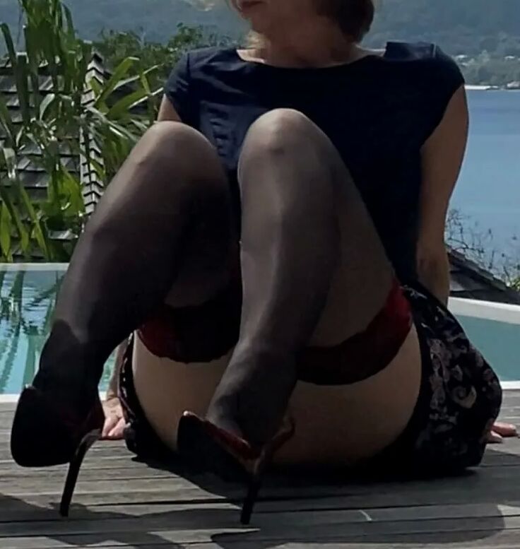 Naughty Sisi Posing At A Pool