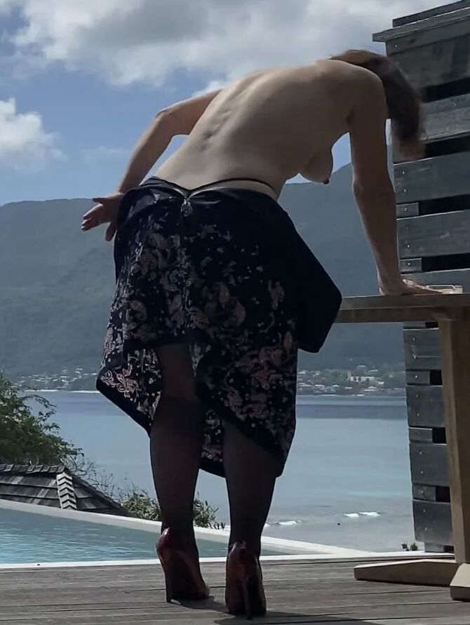 Naughty Sisi Posing At A Pool