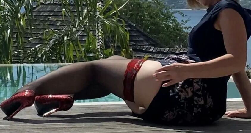 Naughty Sisi Posing At A Pool