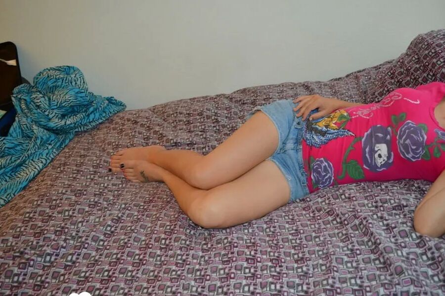 Tattooed chick passionately plays with her pussy