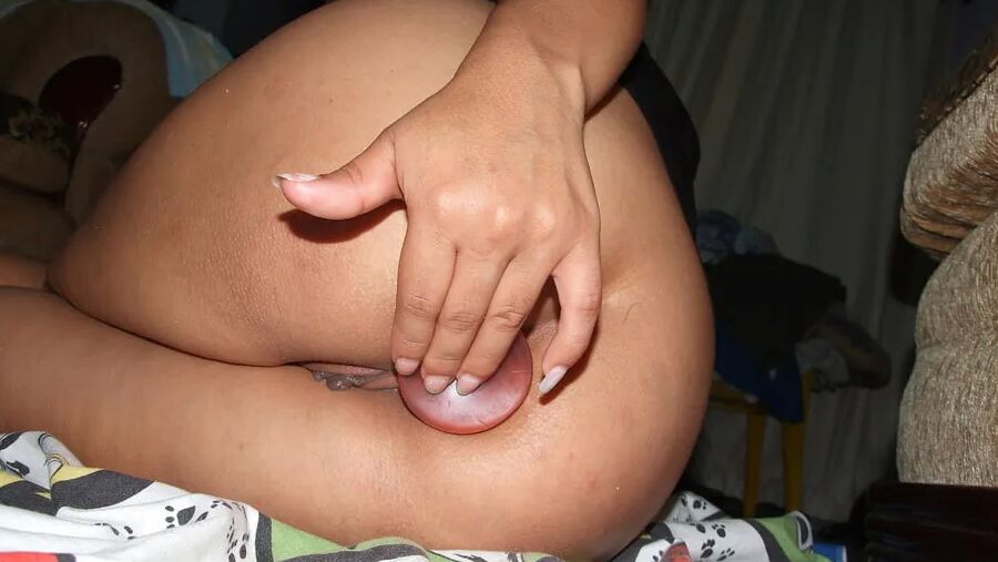 PLAYING WITH MY TIGHT ASS