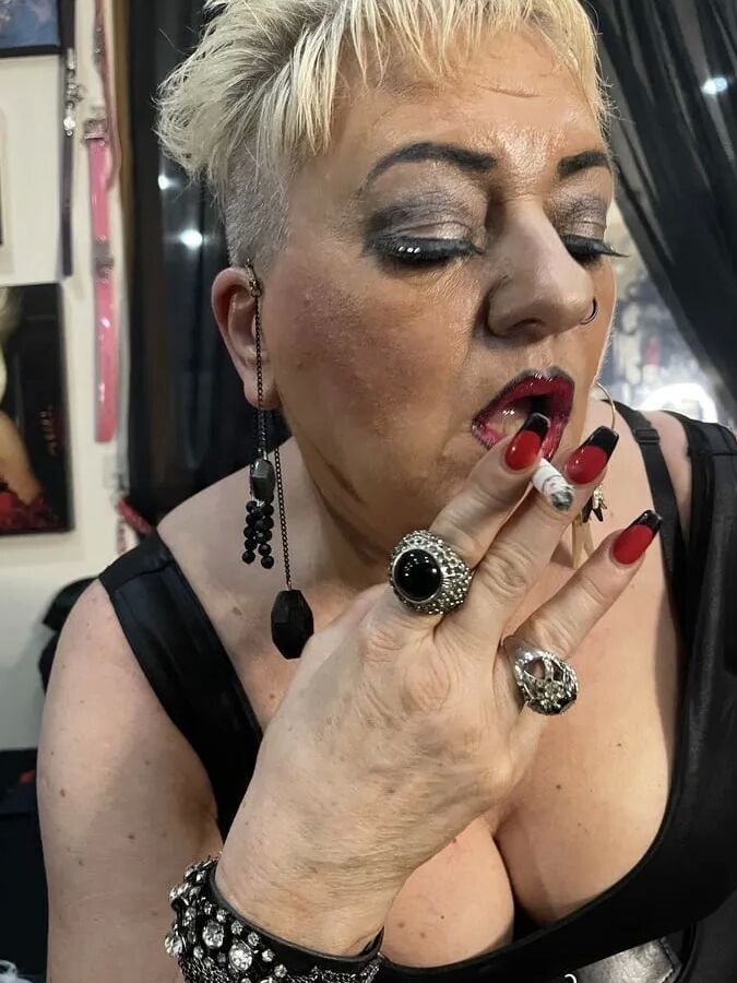 SLUT 596