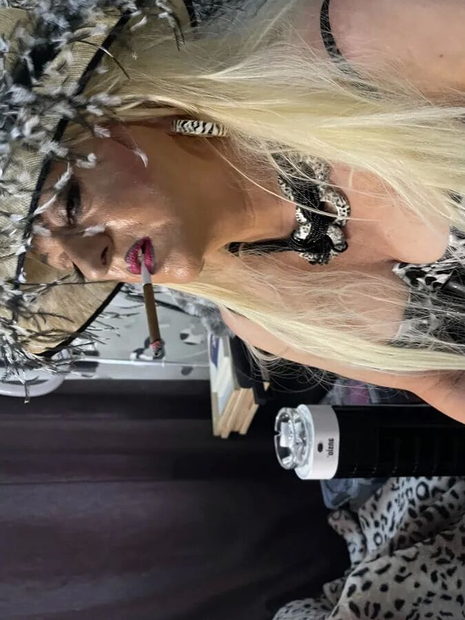 SLUT 594