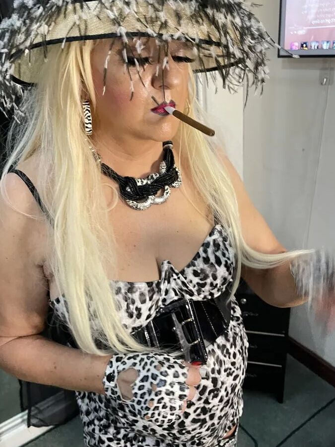 SLUT 594