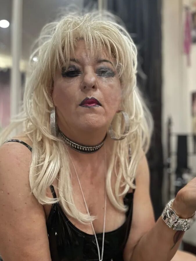SLUT 593