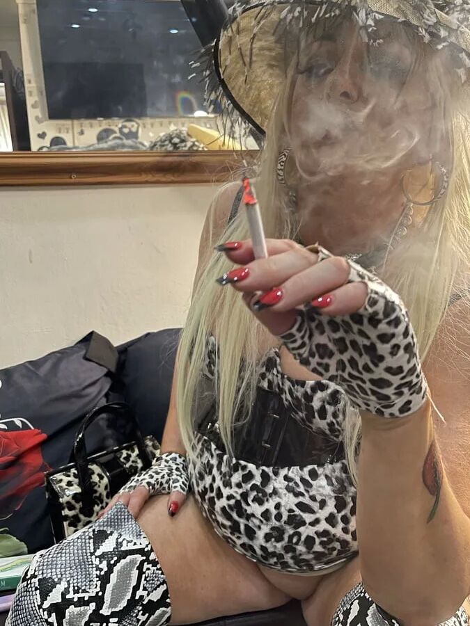 SLUT 594